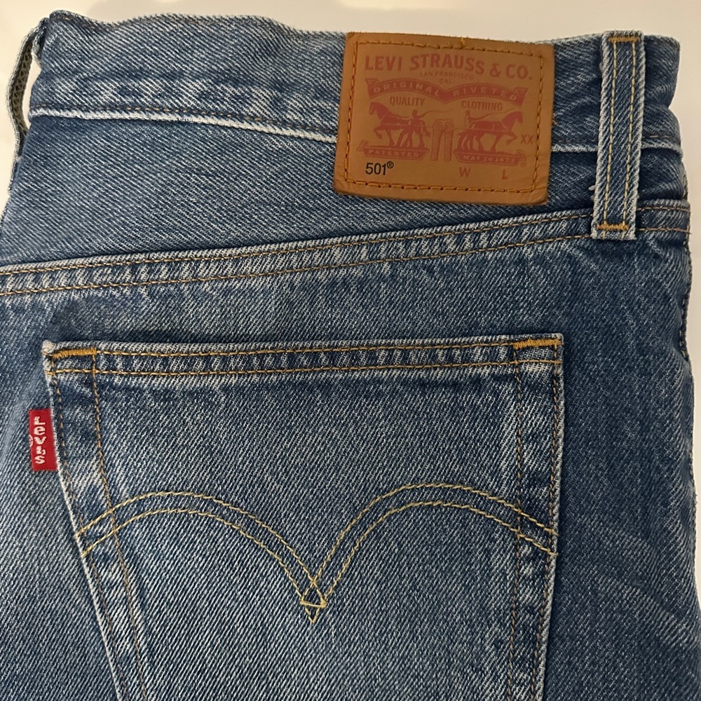 Levi's Classic Blue Jeans with Leather Patch
